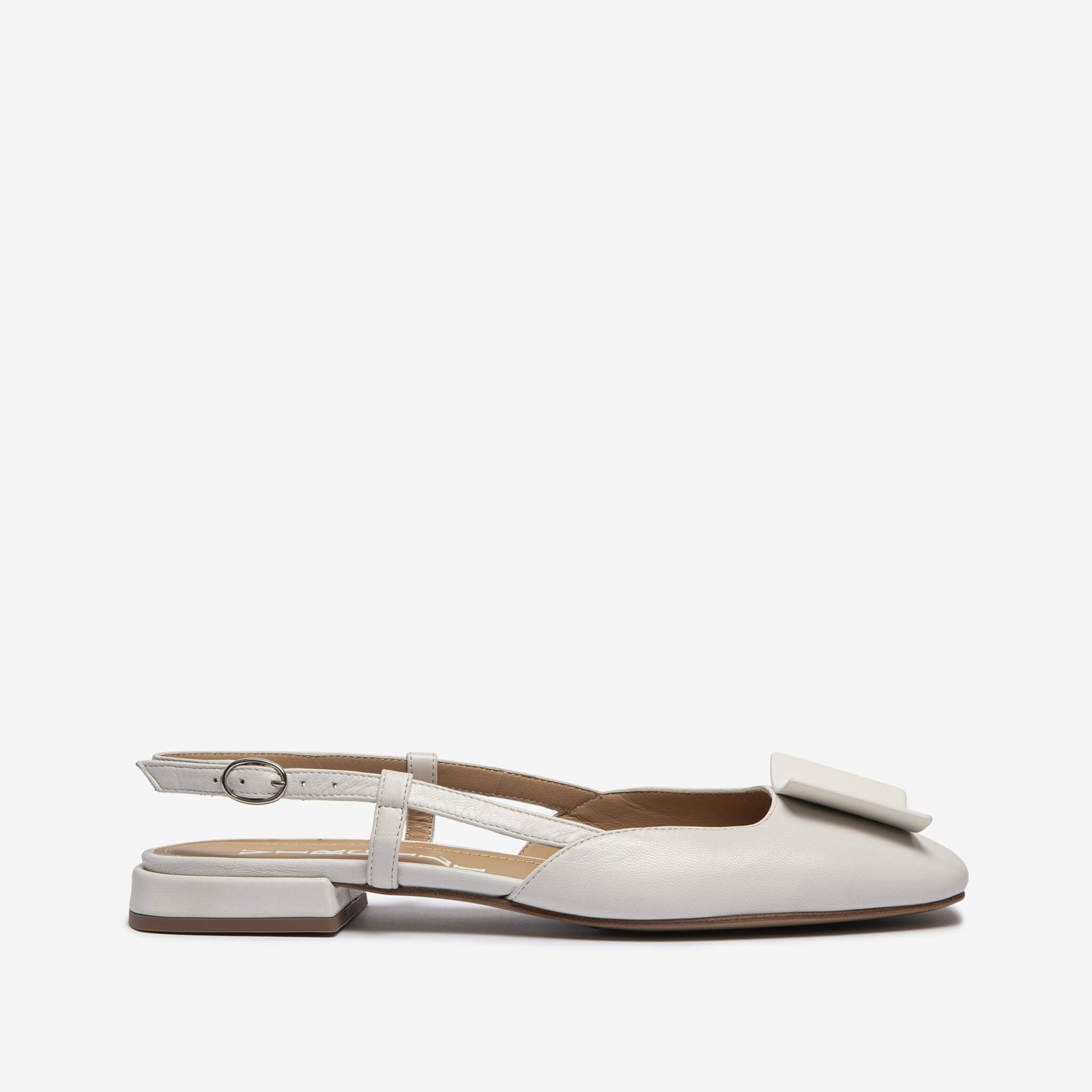 Numisia | Ballerina slingback in nappa con accessorio donna