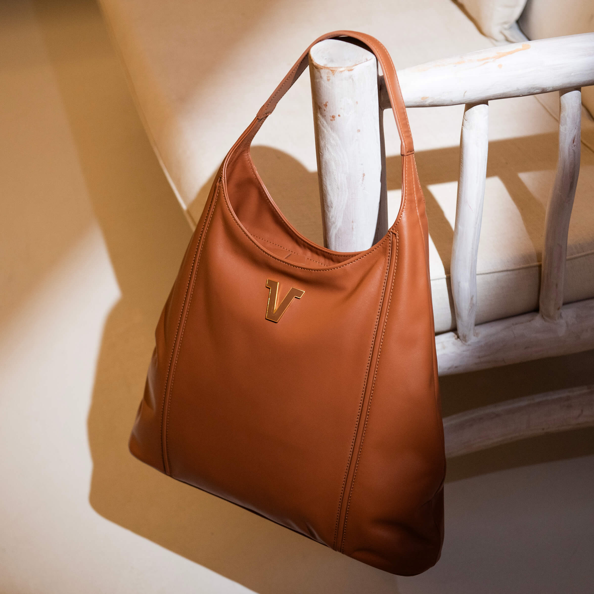 Lola | Borsa a spalla in pelle liscia cuoio