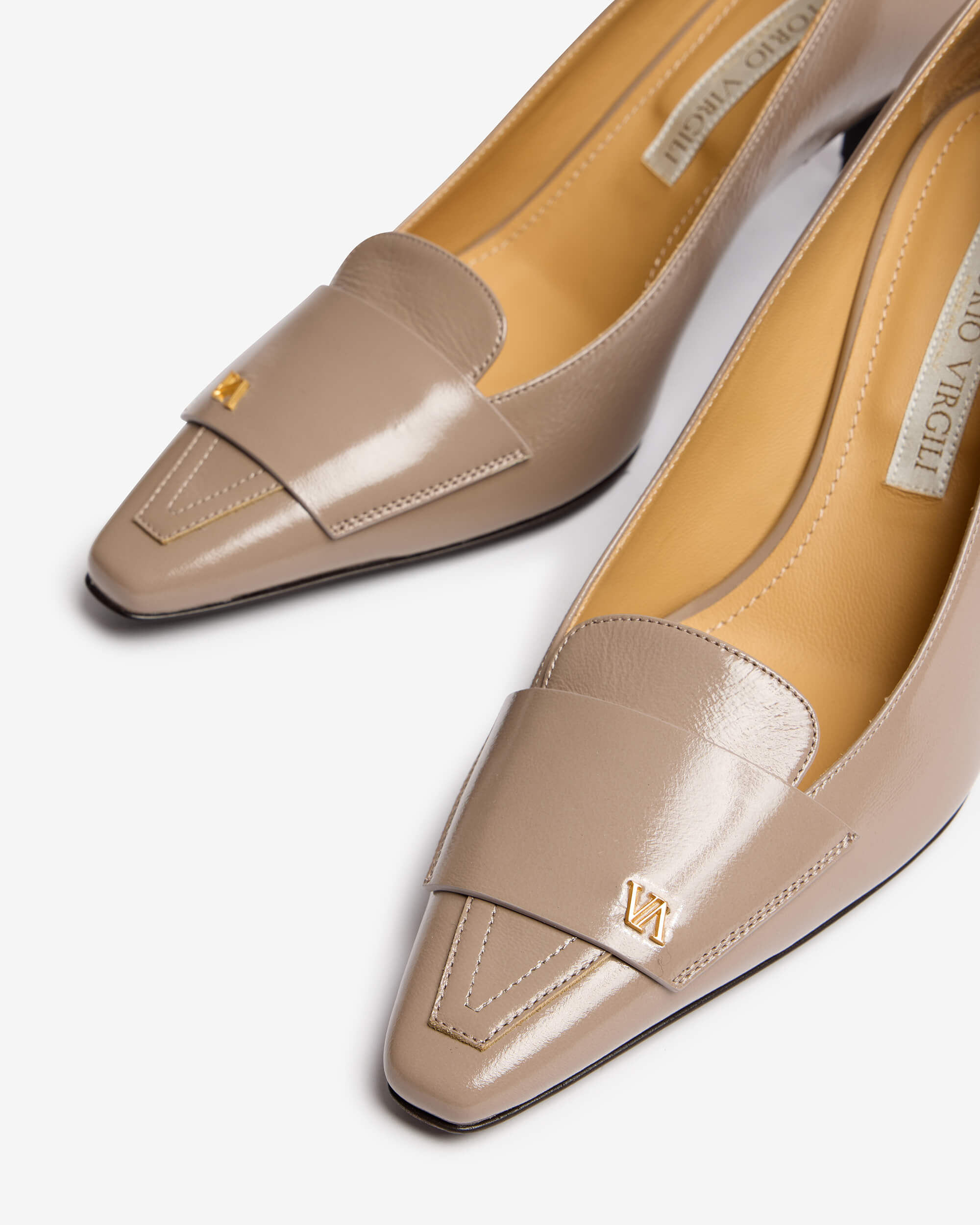 Aufidia | Women's goat décolleté