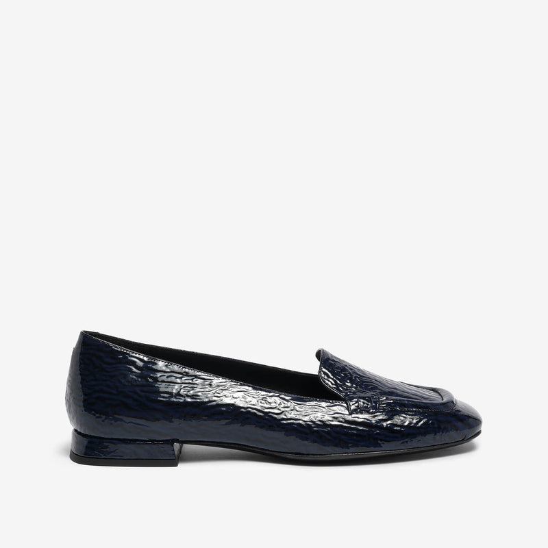 Women's glossy leather loafer