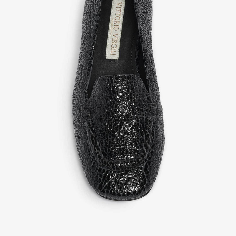 Women's glossy cracked leather loafer