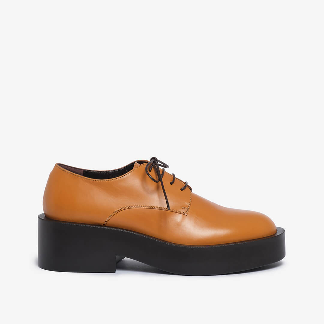 Caramel women's leather derby