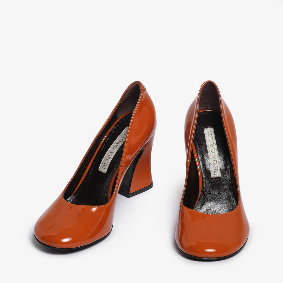 Rust women's patent leather décolleté