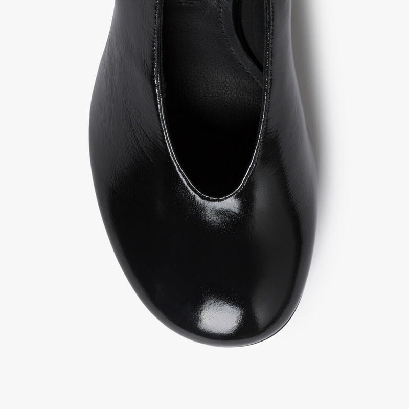 Black women's leather décolleté